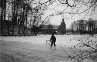 Winterzauber auf dem Schlo&szlig;weiher um 1960